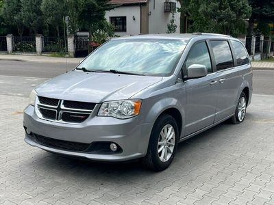 Srebrny (metalik) Używany 2019 Dodge Grand Caravan Minivan | 38 500 zł