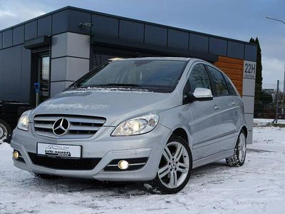 Używany Mercedes B180 116 KM (85 kW) 2010 Srebrny (metalik) Minivan