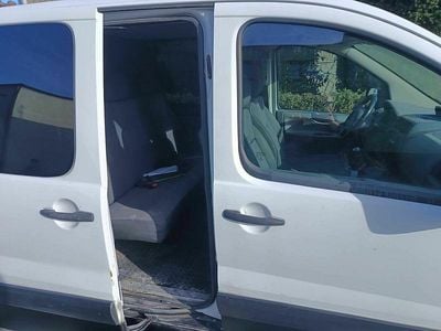 Używany Peugeot Expert 2008 Biały Van