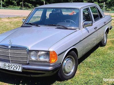 Używany Mercedes E230 1983