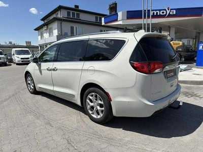 Używany Chrysler Pacifica 283 KM (208 kW) 2019 Szary (metalik, perła) SUV