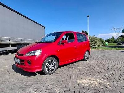 Czerwony Używany 2004 Daihatsu YRV Minivan | 6900 zł