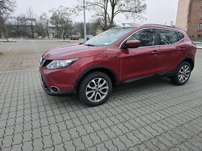 Czerwony Używany 2017 Nissan Qashqai SUV | 43 500 zł (Dobra cena)