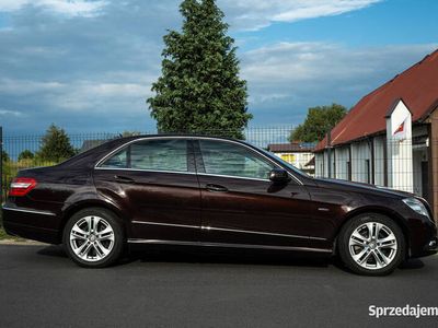 Używany Mercedes E200 2009 Brązowy Sedan/Limuzyna