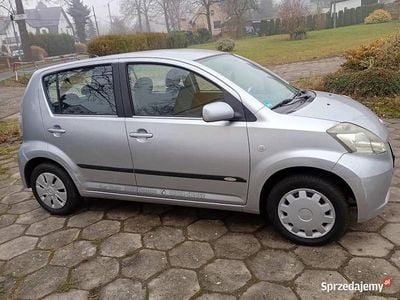 Używany Daihatsu Sirion 2006 Srebrny Hatchback