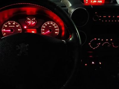 Biały Używany 2013 Peugeot Partner Minivan | 12 900 zł (Dobra cena)