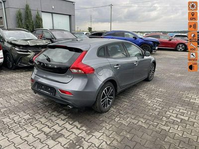 Czarny Używany 2019 Volvo V40 Momentum Hatchback | 37 900 zł