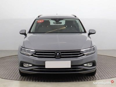 Szary Używany 2022 VW Passat Kombi | 104 999 zł (Dość drogi)