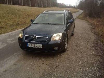 używany Toyota Avensis kombi