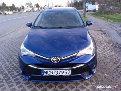 używany Toyota Avensis 