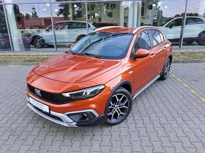 Pomarańczowy paprika Używany 2023 Fiat Tipo Cross Hatchback | 86 000 zł