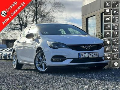 Biały (metalik) Używany 2021 Opel Astra Hatchback | 46 890 zł (Dobra cena)