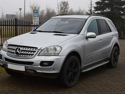 Srebrny Używany 2005 Mercedes ML500 SUV | 32 900 zł