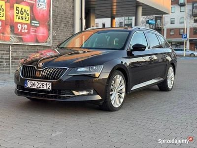 Brązowy Używany 2015 Skoda Superb Kombi | 51 200 zł (Dość drogi)