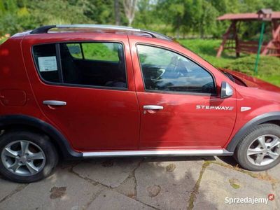 Wiśniowy Używany 2012 Dacia Sandero Hatchback | 15 800 zł