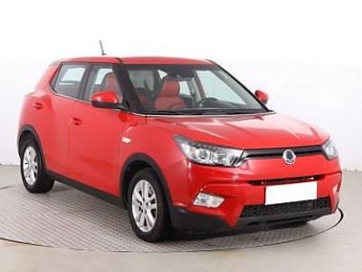 Czerwony Używany 2016 Ssangyong (KGM) Tivoli SUV | 37 999 zł