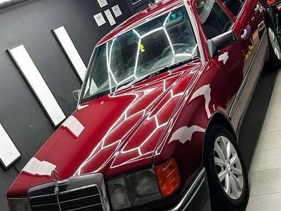 Używany 1989 Mercedes E230 | 50 000 zł