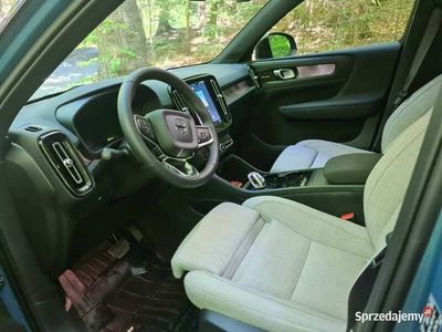 Niebieski Używany 2022 Volvo XC40 SUV | 159 999 zł