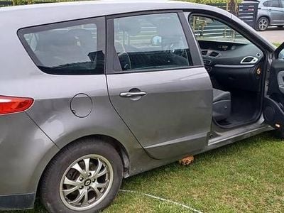 Brązowy Używany 2012 Renault Grand Scénic III Minivan | 22 800 zł (Uczciwa cena)