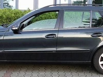Używany Mercedes E200 2004 Granatowy Kombi