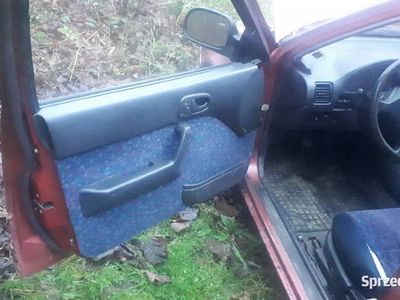 Różowy Używany 1995 Subaru Justy Hatchback | 2599 zł