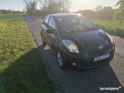 używany Toyota Yaris Yaris 2009, 1.0 beznyna, 69 KM, 5-drzwiowa, czarna