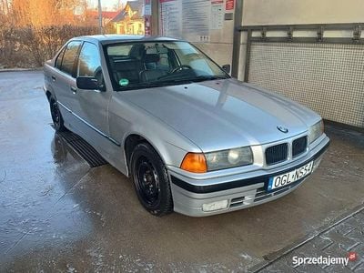 Używany BMW 325 1991 Srebrny Sedan/Limuzyna