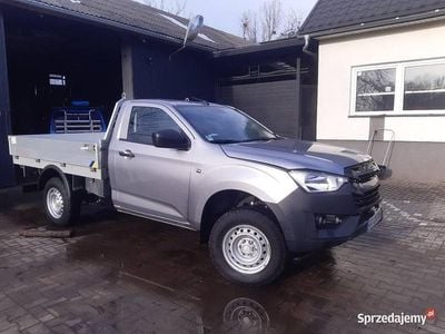 Używany Isuzu Pick up 2024 Srebrny Pickup