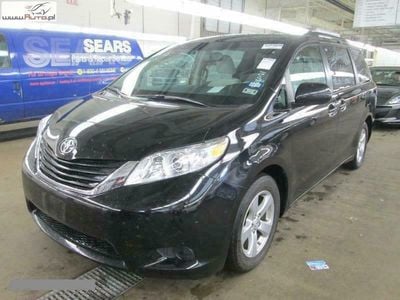 Czarny Używany 2013 Toyota Sienna Minivan | 165 000 zł