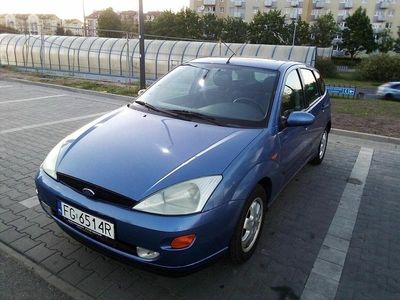 Niebieski Używany 1999 Ford Focus Hatchback | 3999 zł