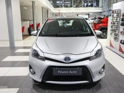 Używany Toyota Yaris Hybrid Premium 74 KM (54 kW) 2014 Srebrny Hatchback