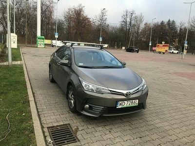 Używany Toyota Corolla 132 KM (97 kW) 2016 Brązowobeżowy Sedan/Limuzyna