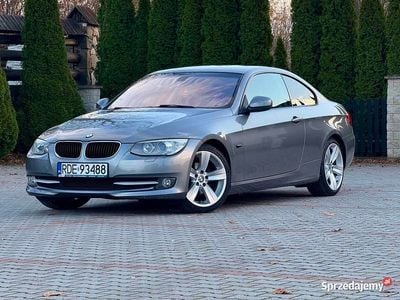 Szary Używany 2011 BMW 318 Coupe | 38 500 zł