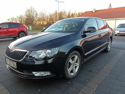 Czarny Używany 2015 Skoda Superb Sedan/Limuzyna | 33 000 zł