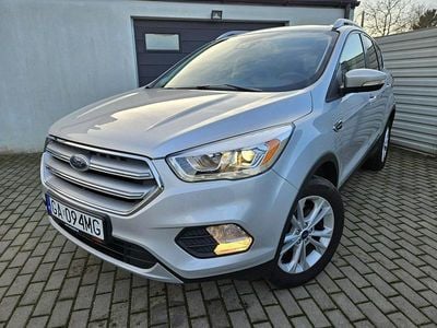 Srebrny Używany 2017 Ford Kuga SUV | 48 800 zł (Uczciwa cena)