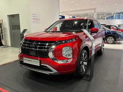 Czerwony Nowe 2025 Mitsubishi Outlander P-HEV SUV | 259 990 zł