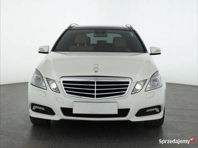 Mercedes E200