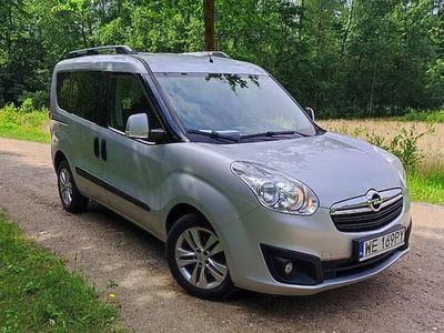 Używany Opel Combo 2017 Srebrny Minivan