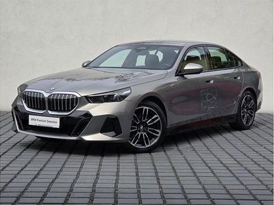 Szary oxide metalizowany Używany 2024 BMW 520 Shadowline Sedan/Limuzyna | 234 900 zł
