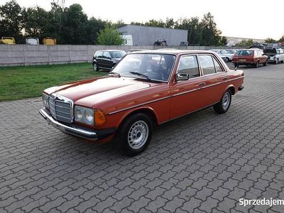 Pomarańczowy Używany 1977 Mercedes E200 Sedan/Limuzyna | 29 900 zł