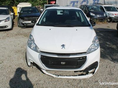 Biały Używany 2018 Peugeot 208 Hatchback | 11 900 zł