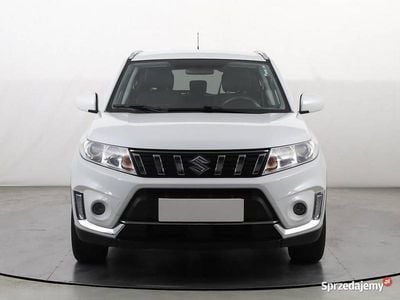 Biały Używany 2018 Suzuki Vitara SUV | 47 999 zł (Uczciwa cena)