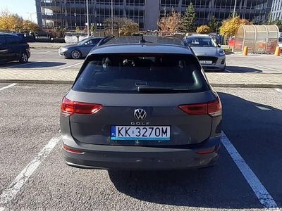 Szary Używany 2021 VW Golf VIII Kombi | 68 000 zł (Uczciwa cena)