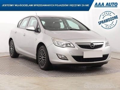 Używany Opel Astra 2011 Srebrny