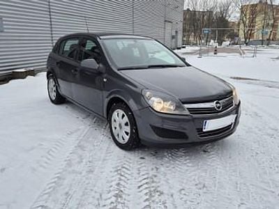Używany Opel Astra 90 KM (66 kW) 2010 Szary Hatchback