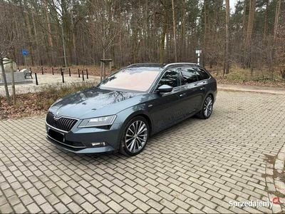 Szary Używany 2019 Skoda Superb LAURIN & KLEMENT Kombi | 107 000 zł