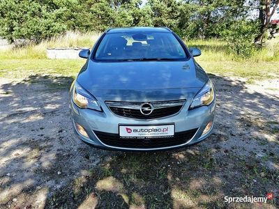 Używany Opel Astra 140 KM (102 kW) 2012 Niebieski Sedan/Limuzyna