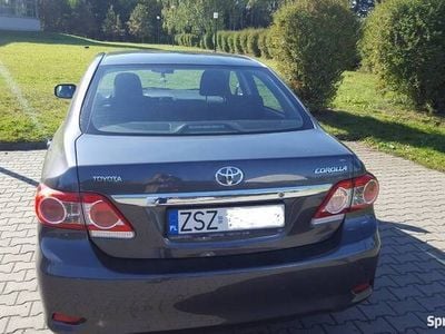 Używany Toyota Corolla 132 KM (97 kW) 2011 Szary (metalik) Sedan/Limuzyna
