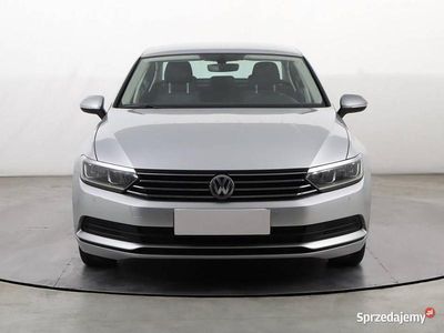Używany VW Passat 2016 Srebrny Sedan/Limuzyna