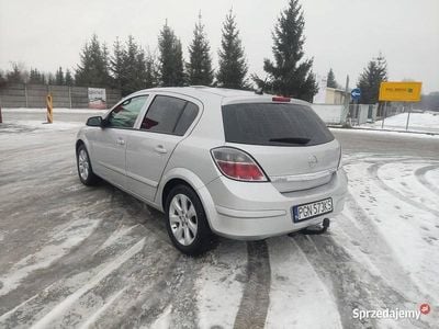 Używany Opel Astra 2007 Srebrny Hatchback